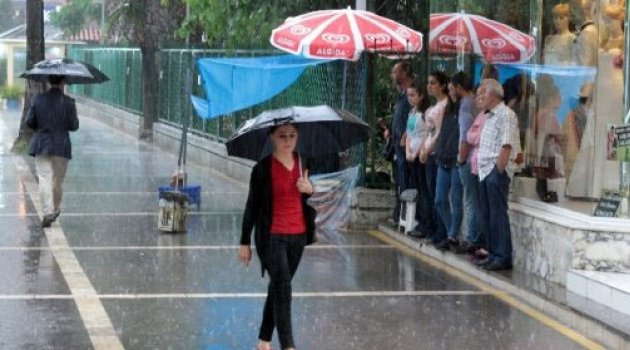 Adana’da yağmur hazırlıksız yakaladı