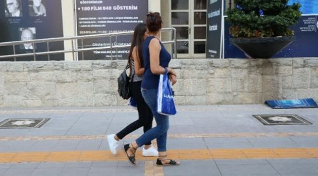 Adana’da ’yıldızlar Kaldırımı’ Açıldı