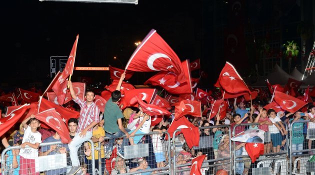 Adana’daki Demokrasi ve Milli İradeye Saygı Mitingi'nde "Dombıra" coşkusu yaşandı