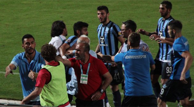 Adana Demirspor-Antalyaspor maçında futbolcular kavga etti