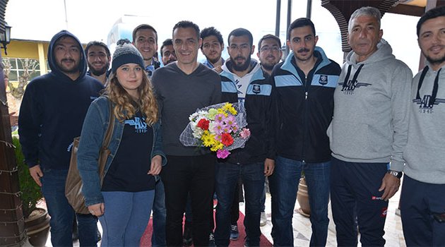 Adana Demirspor’u Karabük’te taraftarlar karşıladı