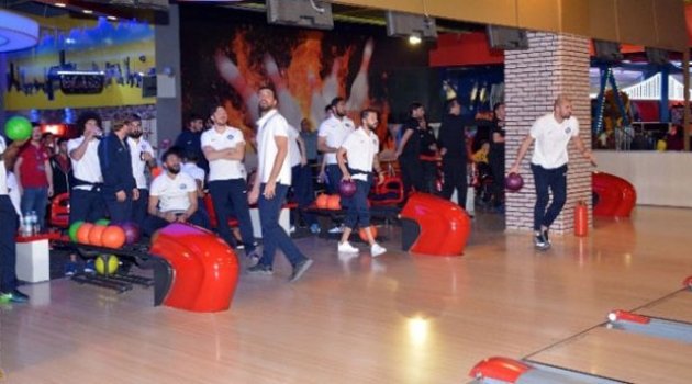 Adana Demirsporlu Futbolcuların Bowling Keyfi