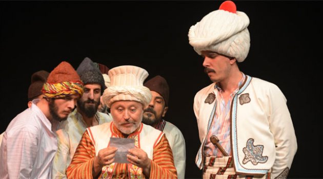 Adana Devlet Tiyatrosu’nda yeniden “Macun Hokkası”