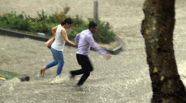 Adana göl oldu