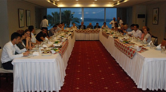 Adana Kent Konseyi, iftar programında bir araya geldi