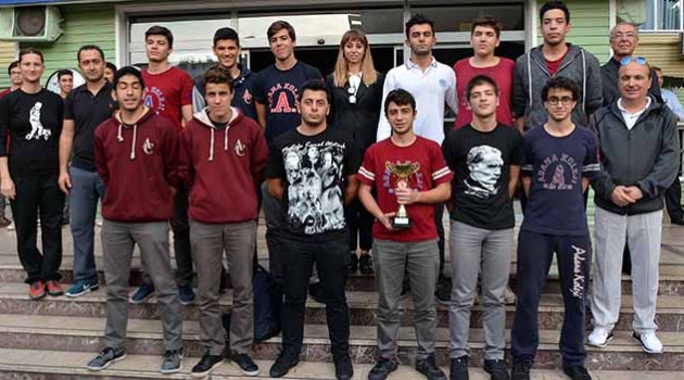 Adana Koleji’ne çifte kupa