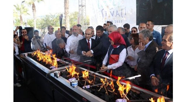 Adana Lezzet Festivali Açılışında Sahnede İzdiham
