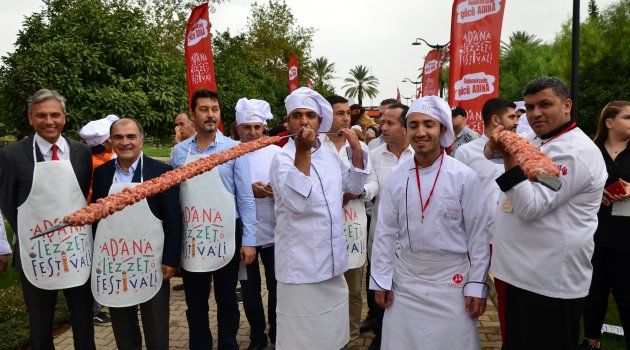 Adana Lezzet Festivali’nde mangal ateşi yakıldı