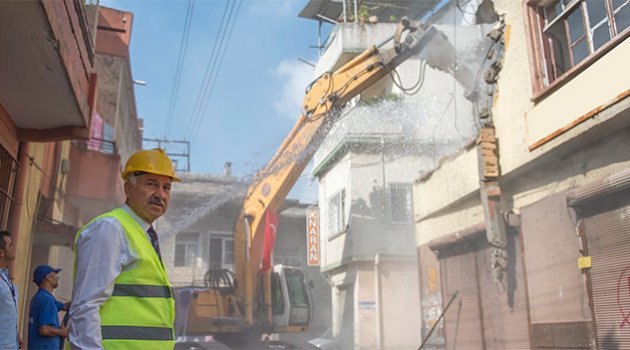 Adana’nın kent meydanı için ilk kazma vuruldu