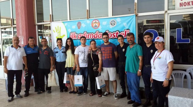 Adana polisi gençleri teröre karşı bilinçlendirdi