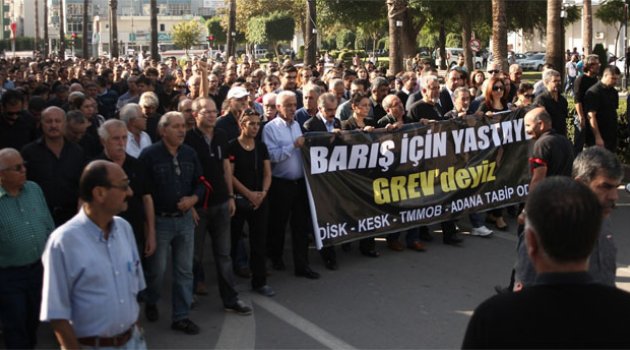 Adana Tren Garı’na siyah bayrak asıldı