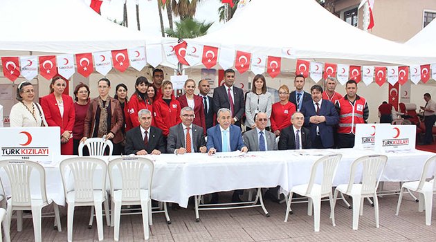 Adana Valisi Büyük’ten Kızılay’a ziyaret