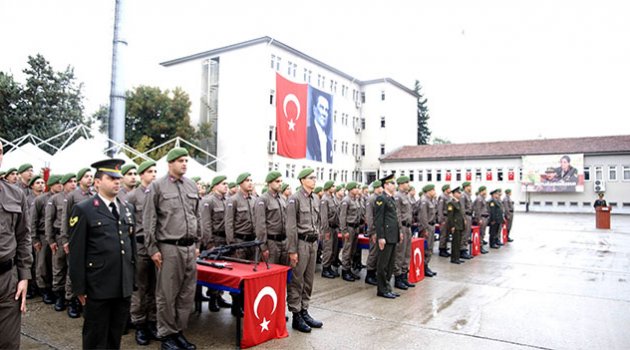 Adana'da acemi eğitimini tamamlayan erlerin yemin töreni
