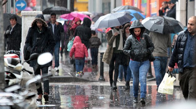 Adana'da güneşe yağmur molası