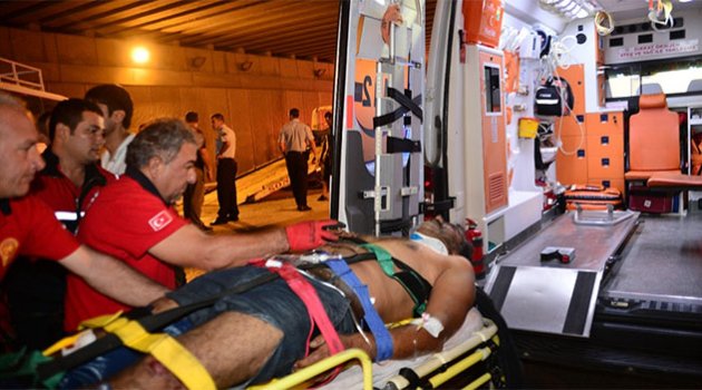 Adana'da trafik kazası: 1 ölü, 15 yaralı