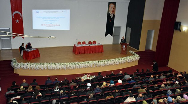 Adana'daki göçmenlerin sorunları panelle anlatıldı