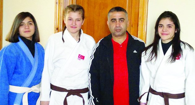 Adanalı 3 sporcu madalya peşinde
