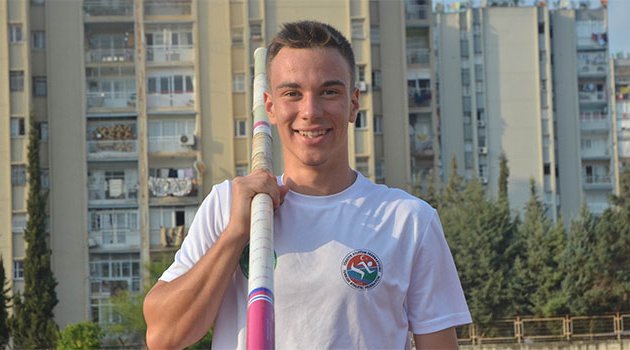 Adanalı atletten rekor