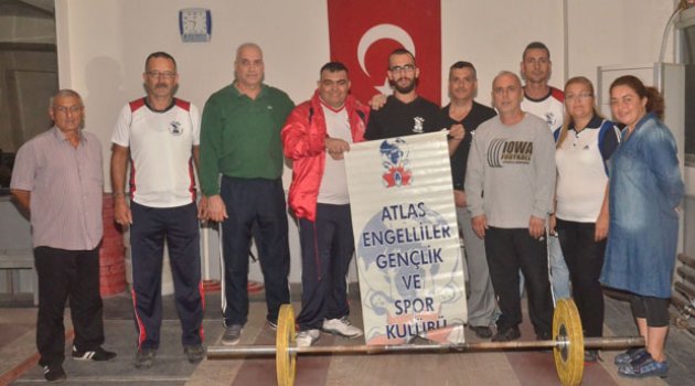 Adanalı bedensel engelli halterciler