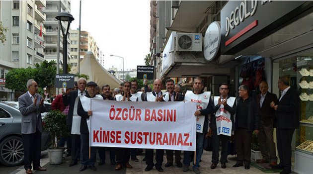 Adanalı gazetecilerden Dündar ve Gül'ün tutuklanmasına tepki