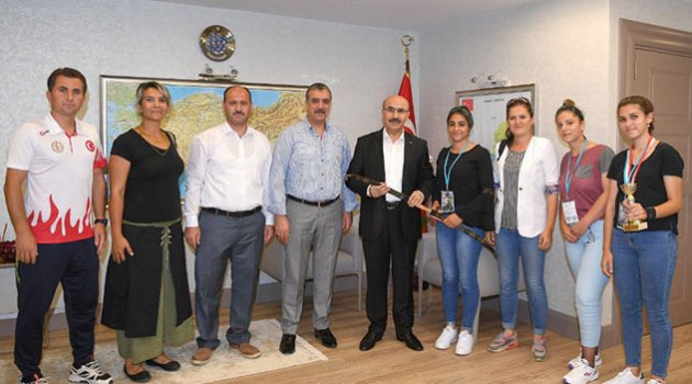 Adanalı öğrenciler okçuluk alanında dereceye girdi