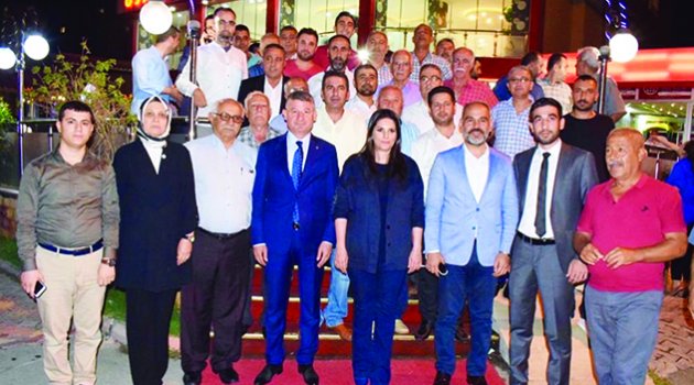 Adanalı Sarıeroğlu’nu bağrına basıyor