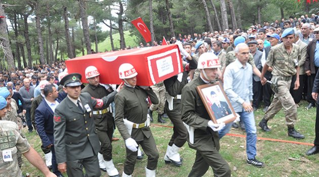 Adanalı şehidi binlerce kişi uğurladı
