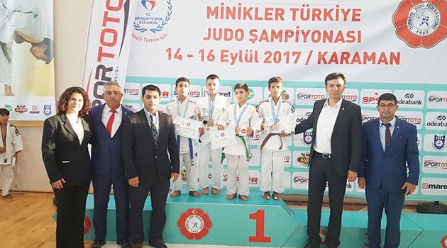 Adanalı sporcuların  madalya aşkı bitmiyor