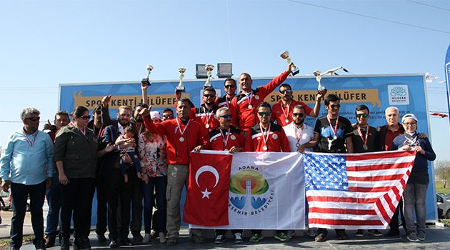 Adanalı yamaç paraşütçülerinin başarısı