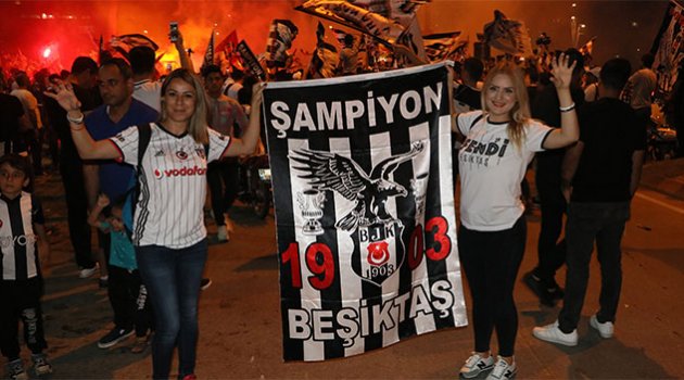 Adanalılar, Beşiktaş'ın şampiyonluğunu kutladı