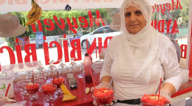 Adanalılar bunaltıcı sıcakta soğuk tatlıyla serinliyor