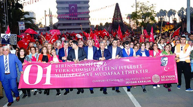 Adanalılar Fener Alayı  yürüyüşüne katıldı