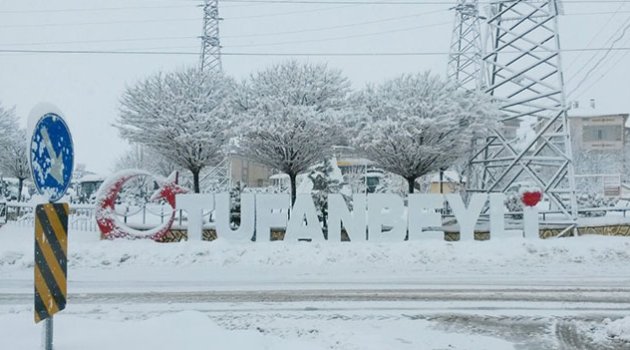 Adana'nın kuzey ilçesi kar esaretinde