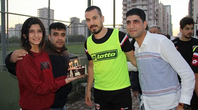 Adanaspor’da Merthan ve Yakup’a doğum günü sürprizi