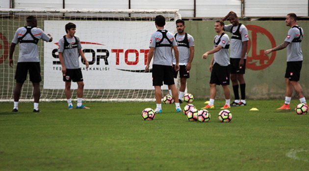 Adanaspor’un yeni Teknik Direktörü Krunoslav Jurcic kente geldi