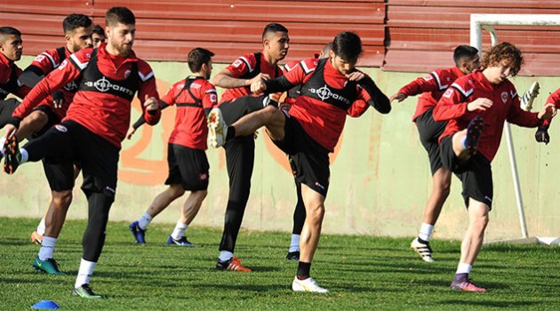 Adanaspor'da yüzler gülmeye başladı