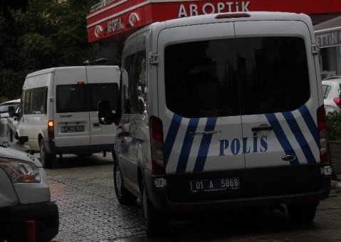 Adli tıpa getirilen 3 hükümlü kaçtı