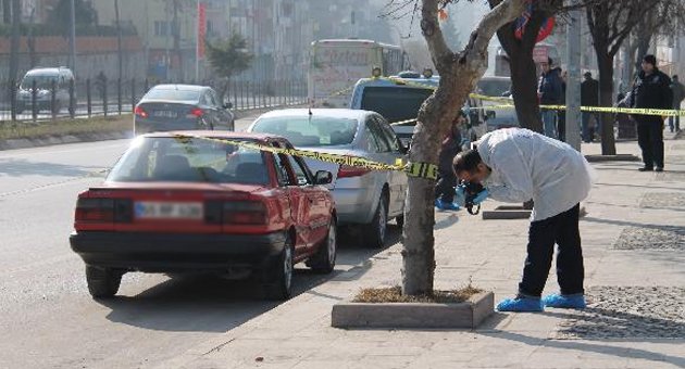 Adliye önünde silahlı kavga : 1'i polis 4 yaralı