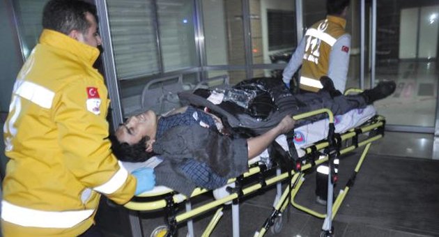 Afgan sığınmacılar sokakta kavga etti: 1 yaralı