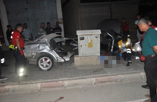 Ağaçlara Çarpan Otomobil İkiye Ayrıldı, Sürücü Hayatını Kaybetti