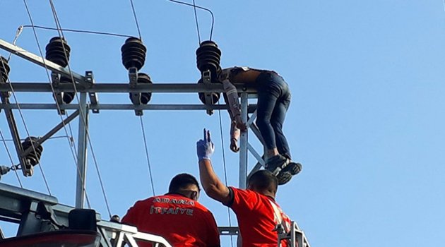 Ailesiyle tartıştı elektrik direğine çıkıp öldü