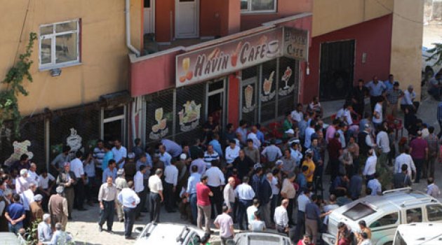 Ak Parti aracına ateş açıldı 1 ölü
