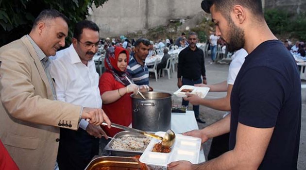 AK Parti Çukurova’da iftar coşkusu