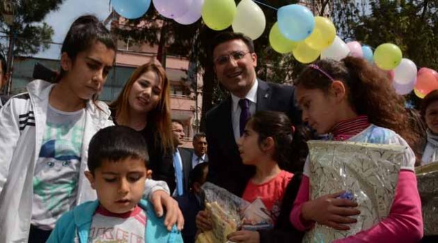 Ak Parti’den çocuklara 23 Nisan hediyesi