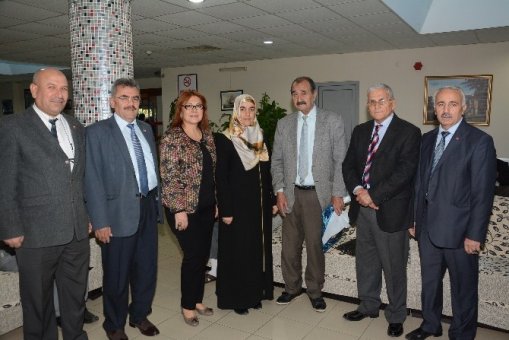 Ak Parti’den emekli öğretmenlere ziyaret