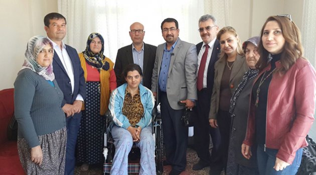 AK Parti’den engelli kadınlara tekerlekli sandalye