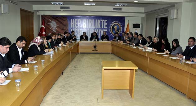 Ak Parti’den görme engellilere SMS’li destek