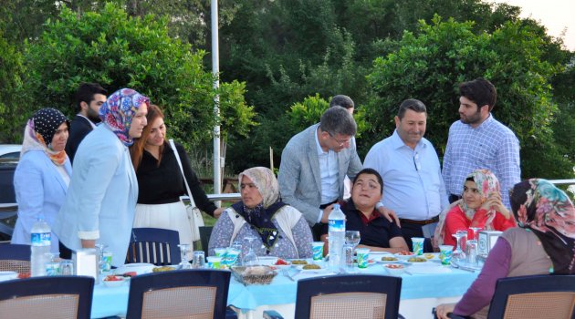 AK Parti’den şehit aileleri ve gazilere iftar