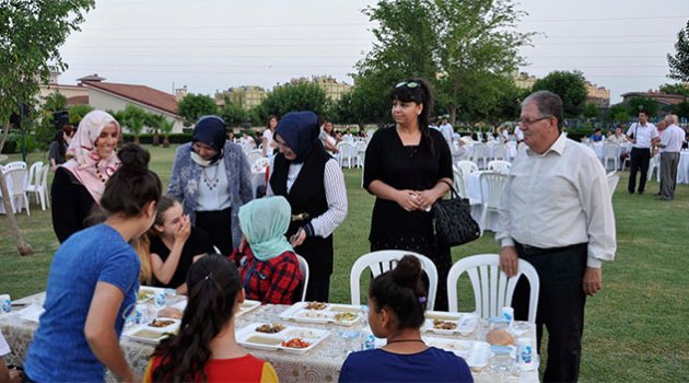 AK Parti’den Sevgi Evleri Çocuklarına İftar