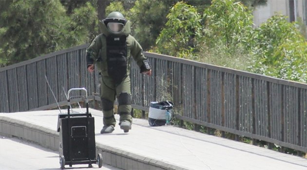 AK Parti il başkanlığı yakınındaki şüpheli çanta polisi alarma geçirdi